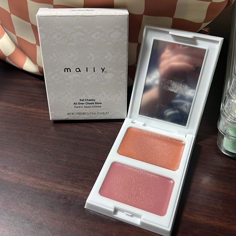 Mally Beauty Get Cheeky All over cheek glow (Shade/ Mad About Mauve)